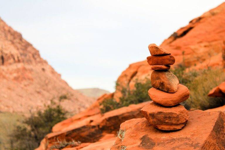 Minimalist Lifestyle Benefits: Simplifying Life for Greater Happiness